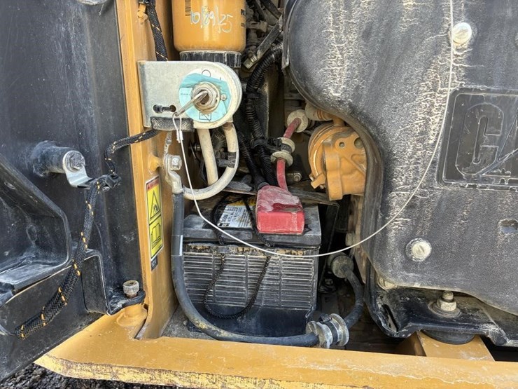 2023-caterpillar-259d3-image-30