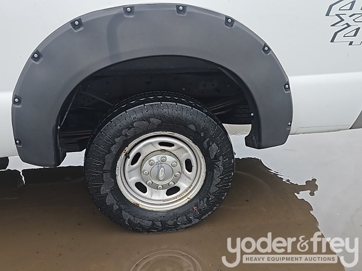 2011-ford-f250sd-image-14