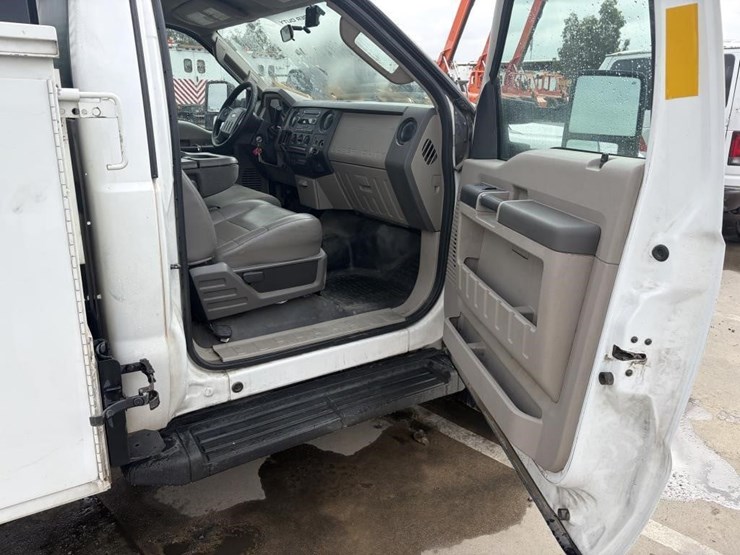 2009-ford-f550-xl-image-10