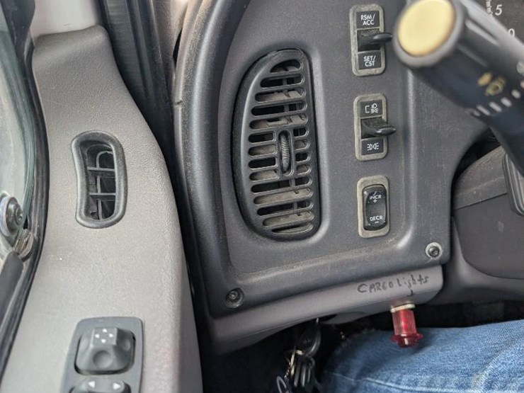 2011-freightliner-m2-stakebed-truck-image-22