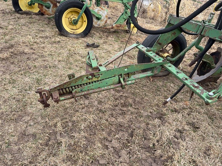 john-deere-pull-type-three-bottom-plow-image-19