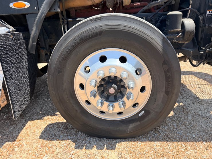 2010-kenworth-t800-image-45