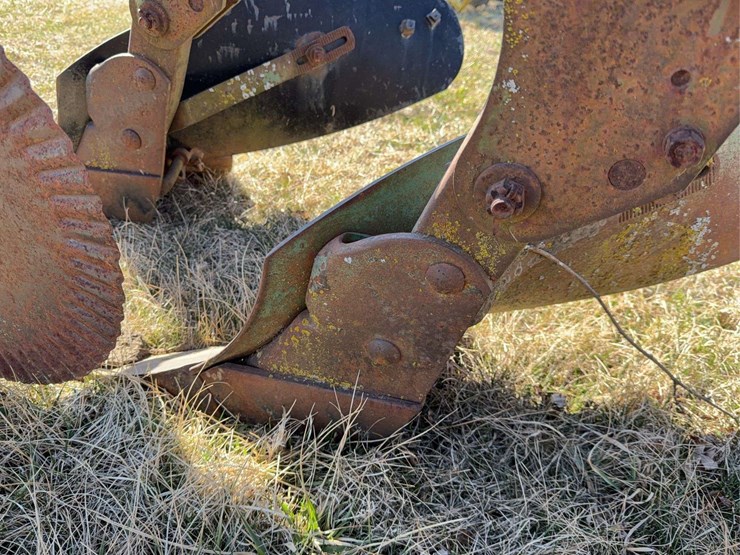 john-deere-three-point-three-bottom-plow-image-21