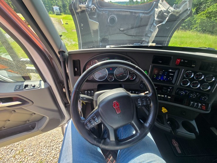 2019-kenworth-t880-image-57