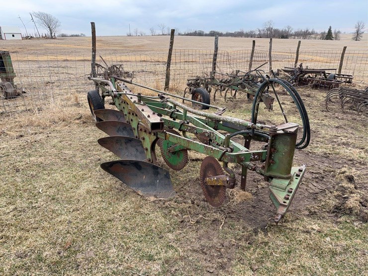 john-deere-pull-type-four-bottom-plow-image-7
