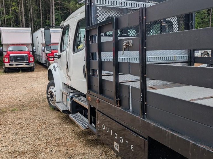 2018-freightliner-m2-stakebed-truck-image-38