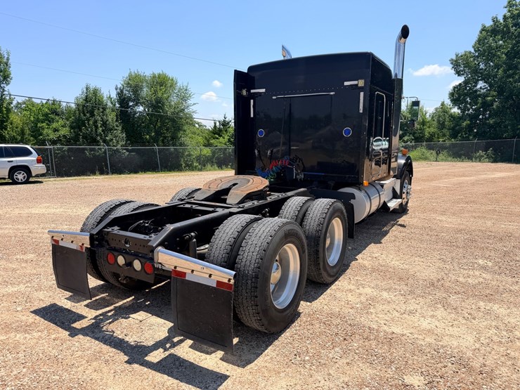 2010-kenworth-t800-image-16