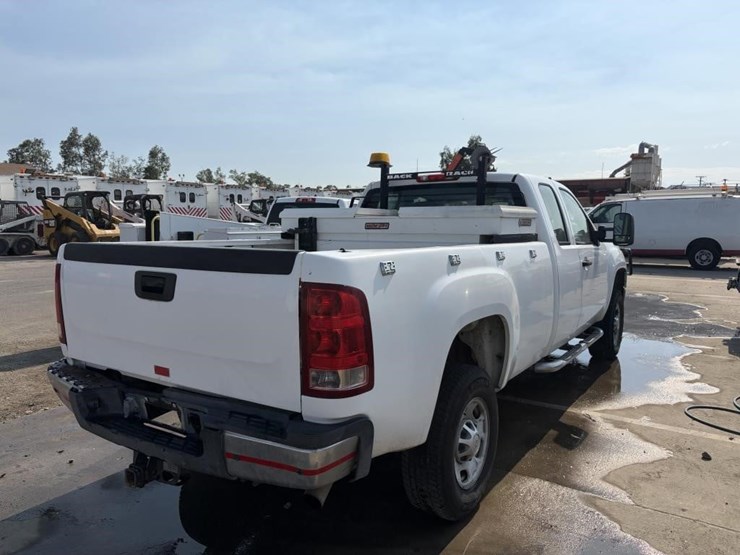 2012-gmc-sierra-3500-image-3