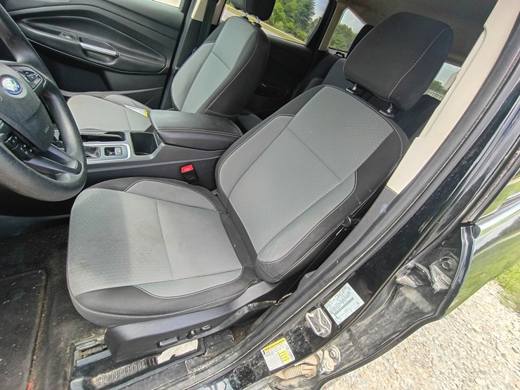 2017-ford-escape-image-30