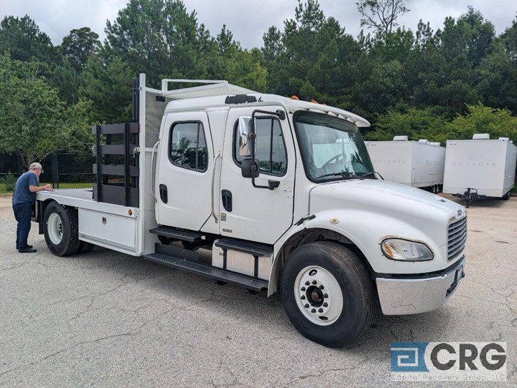 2011-freightliner-m2-stakebed-truck-image-6
