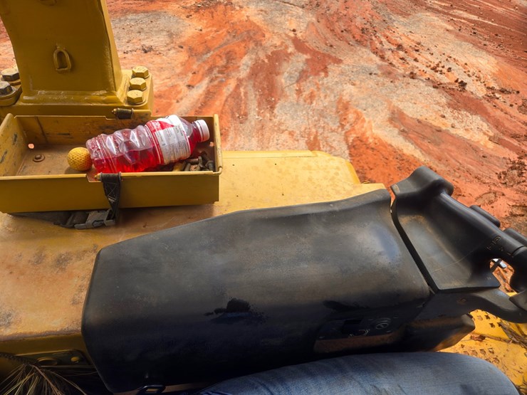 2005-caterpillar-d5n-xl-image-35
