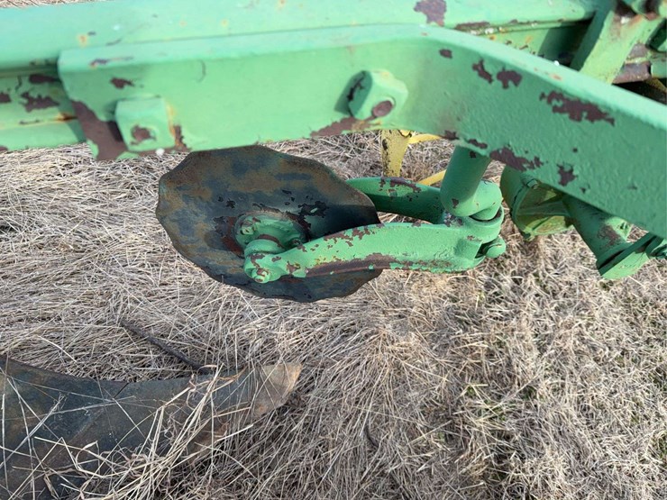 john-deere-pull-type-two-bottom-plow-image-15