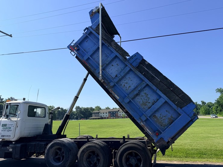 1993-mack-dm690s-image-18