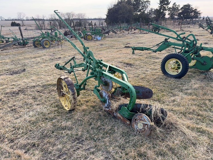john-deere-pull-type-two-bottom-plow-image-5