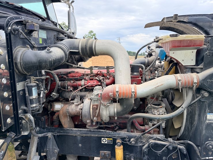 2013-peterbilt-388-image-26