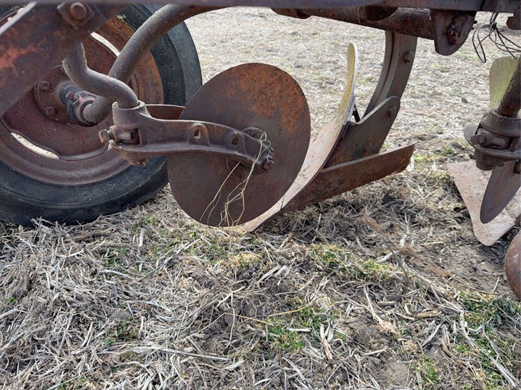 oliver-pull-type-three-bottom-plow-image-22