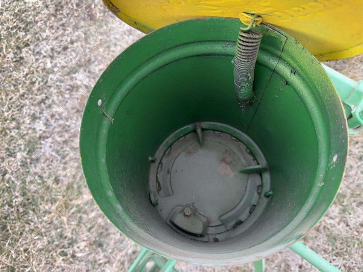 john-deere-pull-type-two-row-planter-image-21