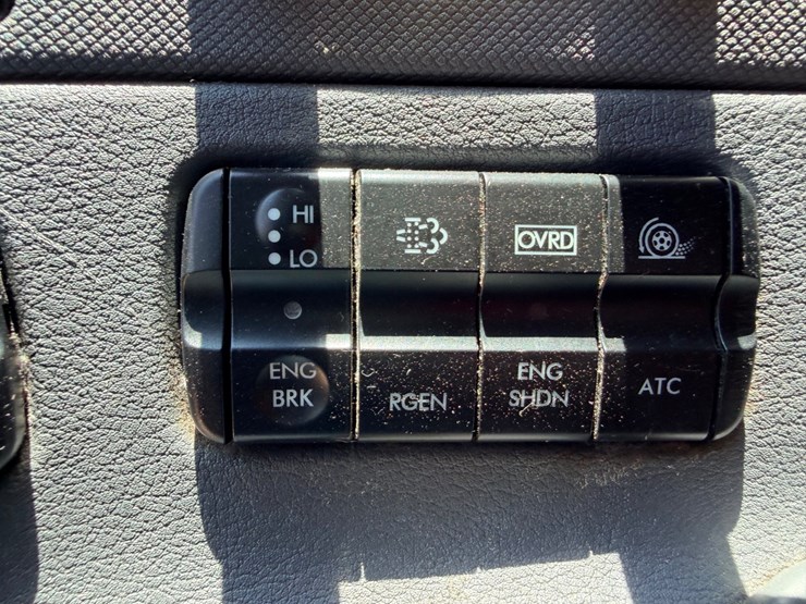 2016-freightliner-cascadia-125-image-105