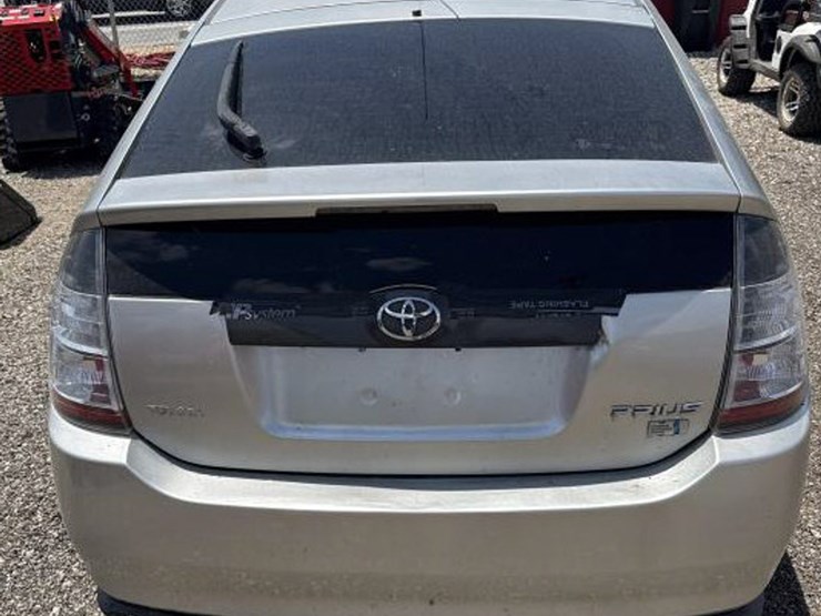 #64-•-2005-toyota-prius-image-7