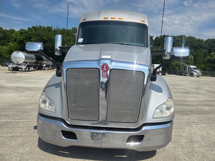 2018-kenworth-t680-image-26
