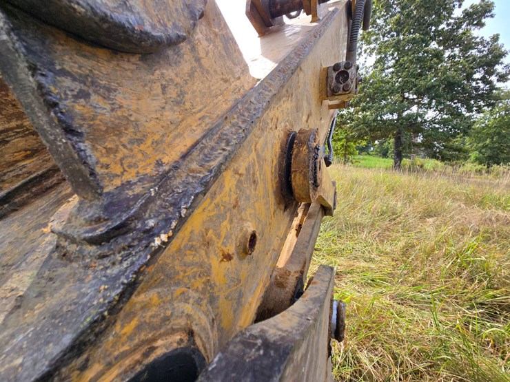 2019-caterpillar-320-image-96
