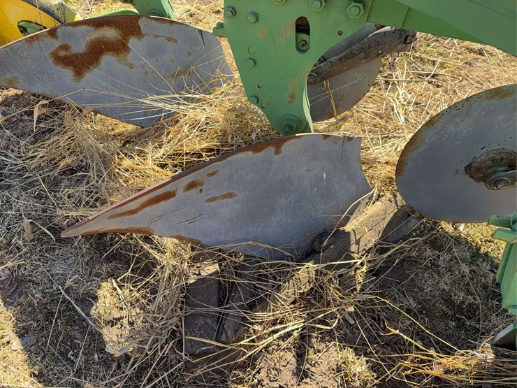 john-deere-three-point-two-bottom-plow-image-12