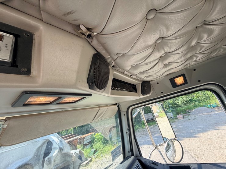 2016-western-star-4700-image-147