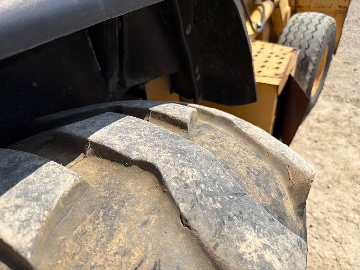 2000-deere-710d-image-138