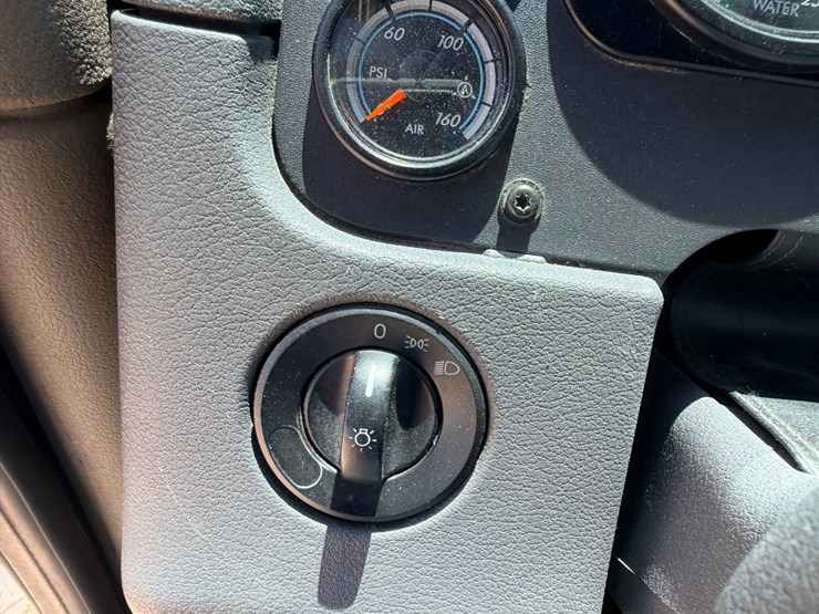 2016-freightliner-cascadia-125-image-116