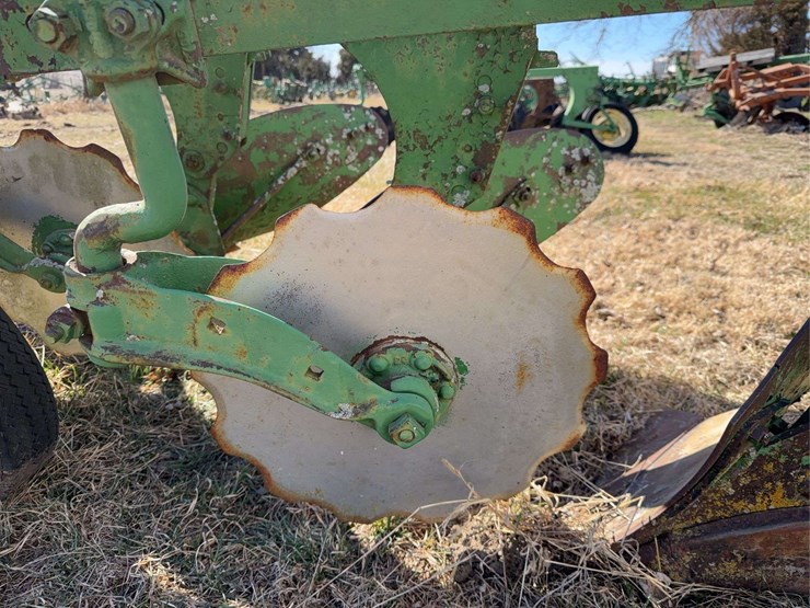 john-deere-three-point-three-bottom-plow-image-20