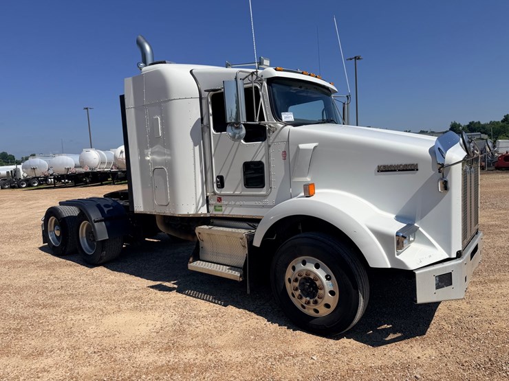 2010-kenworth-t800-image-18