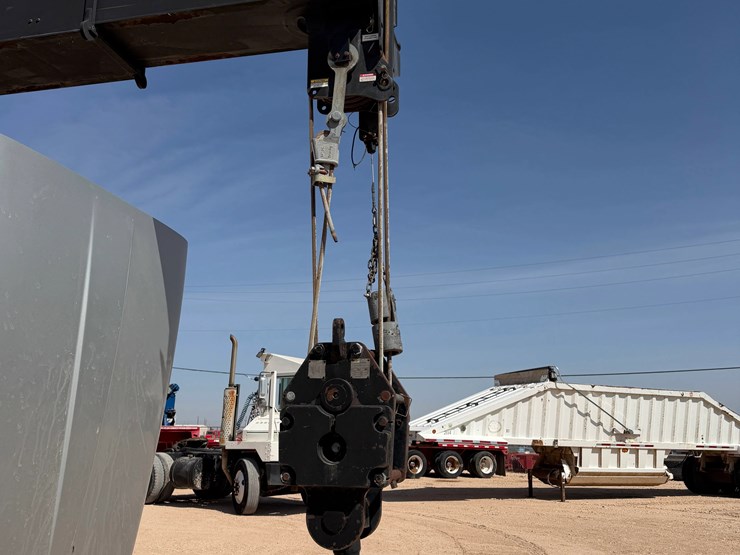 2015-peterbilt-367-image-16