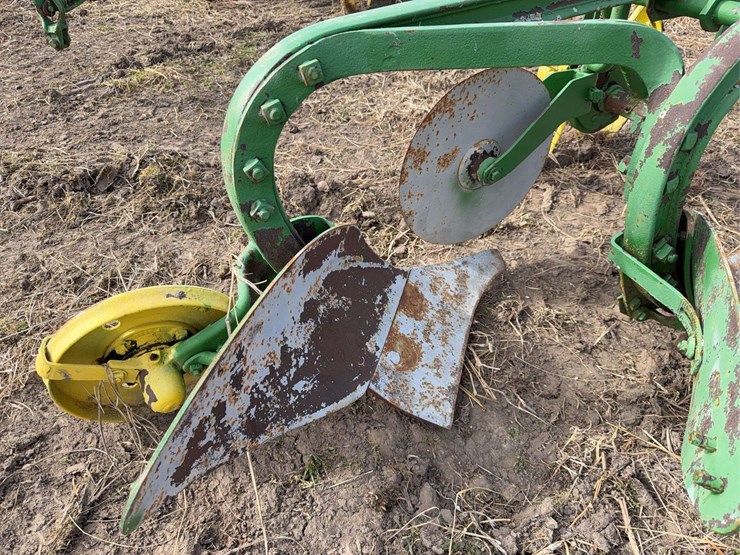 john-deere-pull-type-two-bottom-plow-image-13