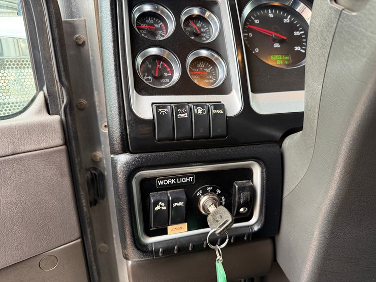 2014-kenworth-t800-image-24