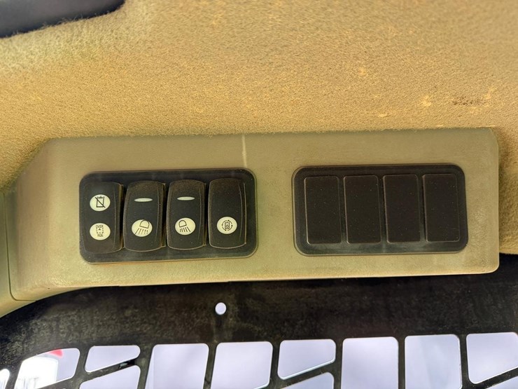 2014-caterpillar-299d-image-23