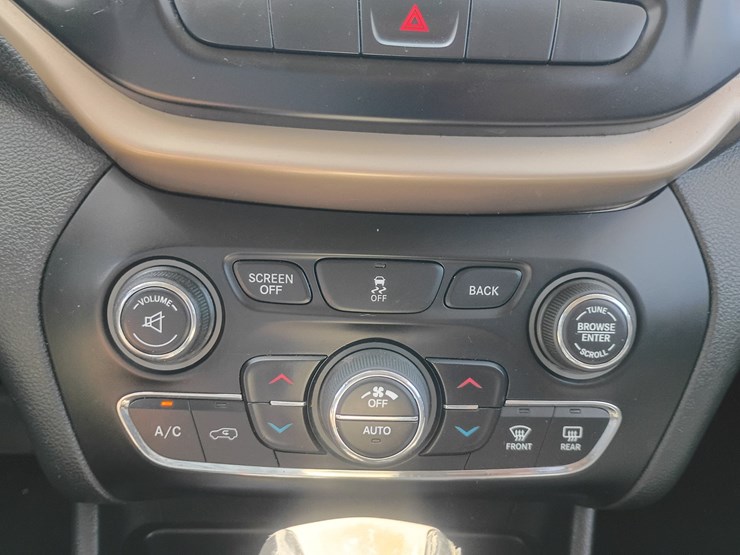2014-jeep-cherokee-image-41