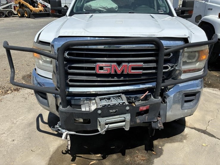 2015-gmc-3500hd-image-10