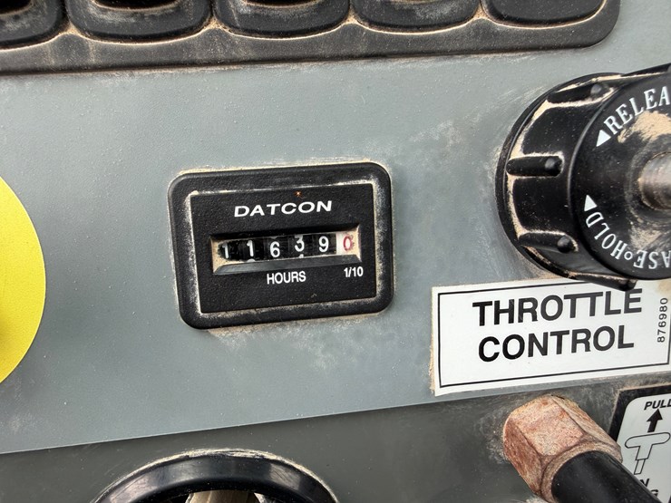 2019-peterbilt-567-image-12