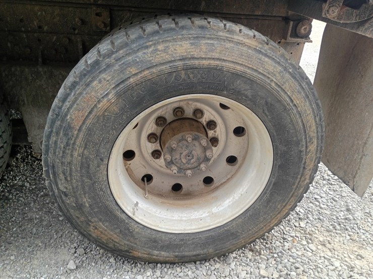 1995-freightliner-fld120-image-97