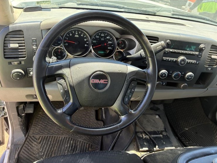 2012-gmc-sierra-2500-image-19
