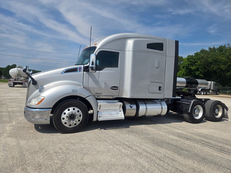 2018-kenworth-t680-image-5