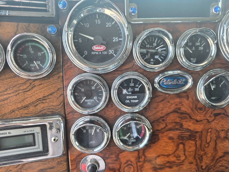 2000-peterbilt-379-image-86
