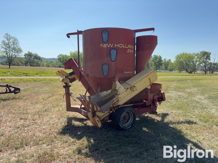 new-holland-352-image-5