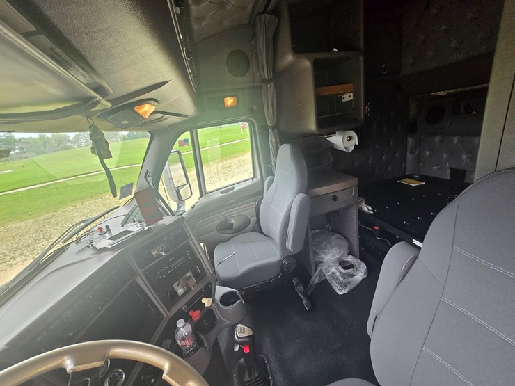 2010-kenworth-t2000-image-56