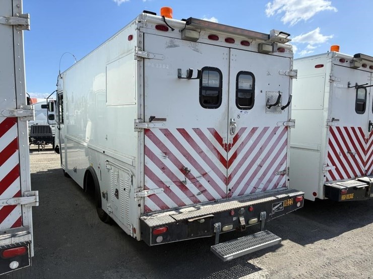 2002-workhorse-p42-image-4