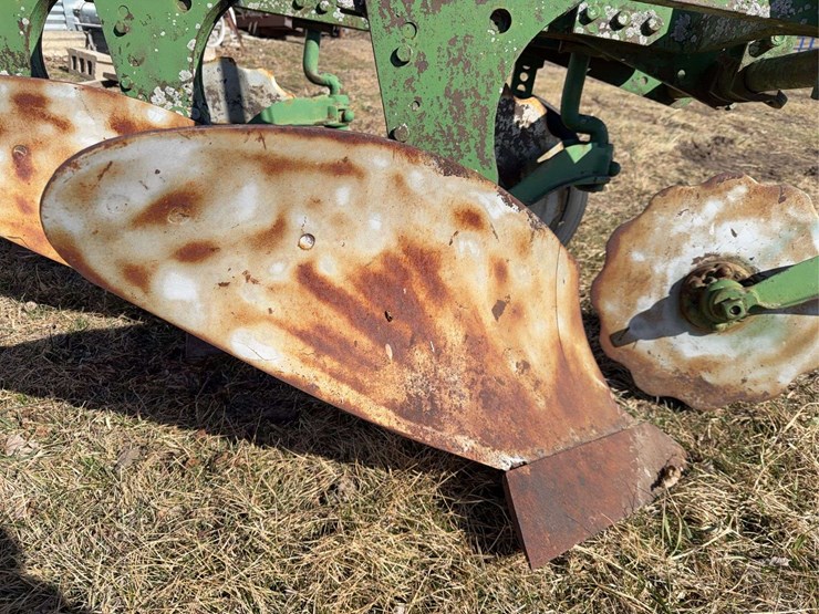 john-deere-three-point-three-bottom-plow-image-11
