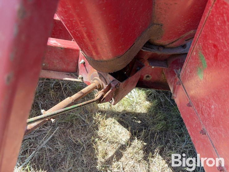 new-holland-352-image-17