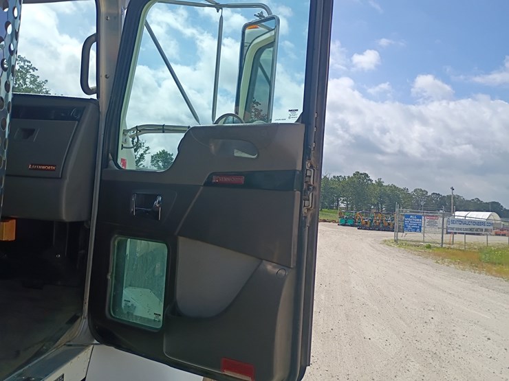 2012-kenworth-t370-image-52