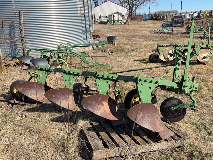john-deere-no.-44-three-point-three-bottom-plow-image-6