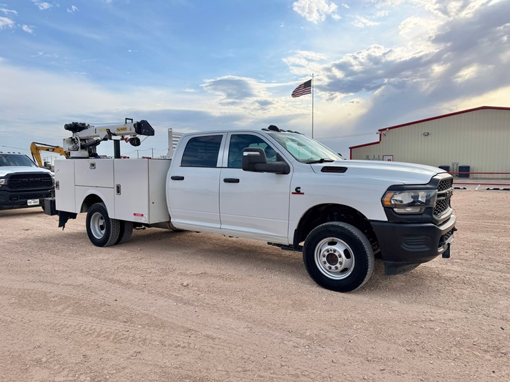 2024-dodge-3500-image-2